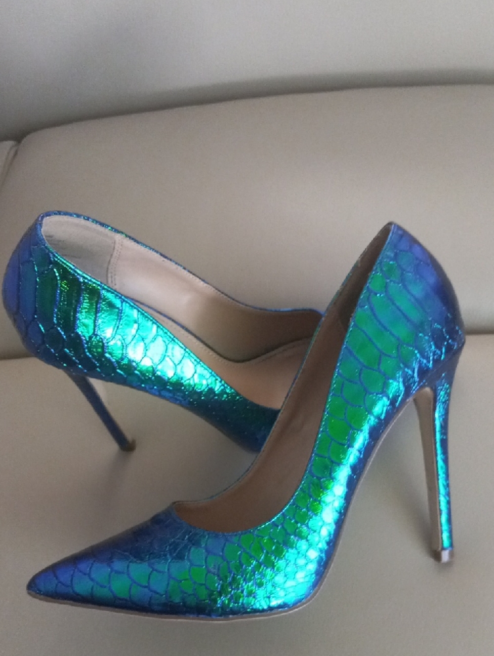 JustFab Vivienne Iridescent Blue-Green Mermaid Scale Pointed Toe Stilettos Sz 8 - Picture 5 of 13